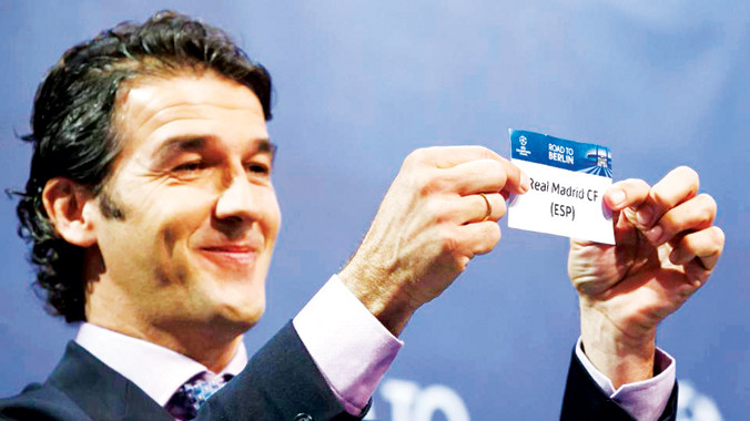 Bốc thăm vòng tứ kết Champions League chiều tối qua. Ảnh: AP