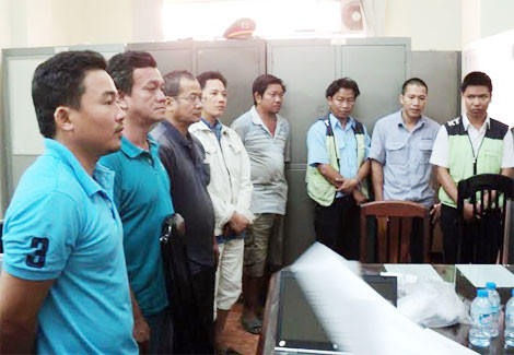 Các đối tượng tại cơ quan điều tra. Ảnh: Công an Nhân dân