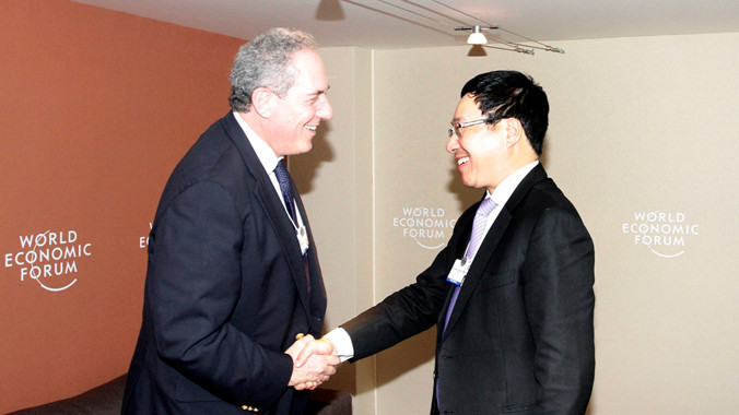 Phó Thủ tướng, Bộ trưởng Ngoại giao Phạm Bình Minh gặp Đại diện Thương mại Mỹ Michael Froman. Ảnh: BNG