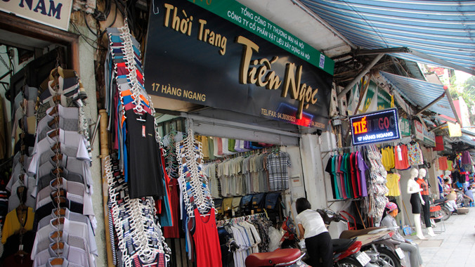 Cty CP Vật liệu xây dựng Hà Nội đã thu được nhiều tỷ đồng từ cho thuê lại nhà 17 Hàng Ngang. Ảnh: Hà Anh