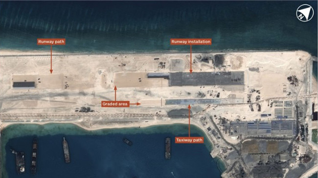 Đường băng trên Đá Chữ Thập đã xây dựng được 1/3. Ảnh: Airbus