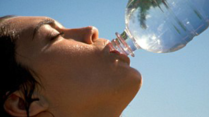 Doanh thu khổng lồ từ nước khoáng đóng chai