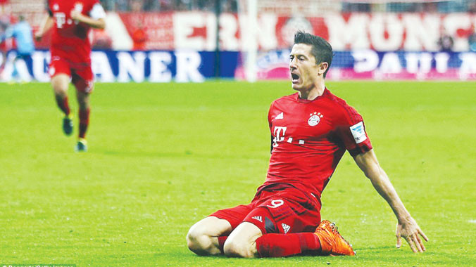 Lewandowski ăn mừng bàn thắng sau khi ghi bàn vào lưới Wolfsburg. Ảnh: GETTY IMAGES