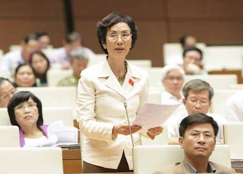 BHYT thu 15 tháng: Vô lý, sao lại đẩy khó cho dân?