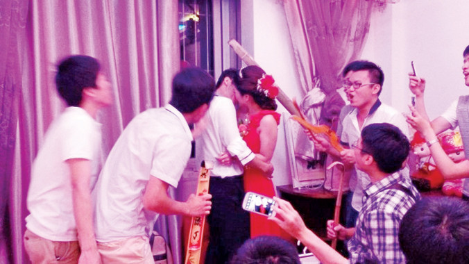 Náo động phòng vui vẻ