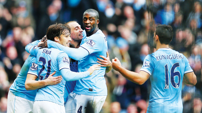  Liệu Man City có vượt lên trong cuộc đua đầu bảng với Chelsea. Ảnh: Daily Mail