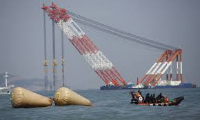 Tổng thống Hàn Quốc cam kết sớm trục vớt phà Sewol