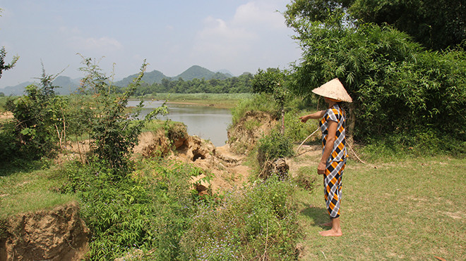 Từng mảnh đất canh tác của người dân Tam Hợp biến mất dần trong hàng chục năm qua