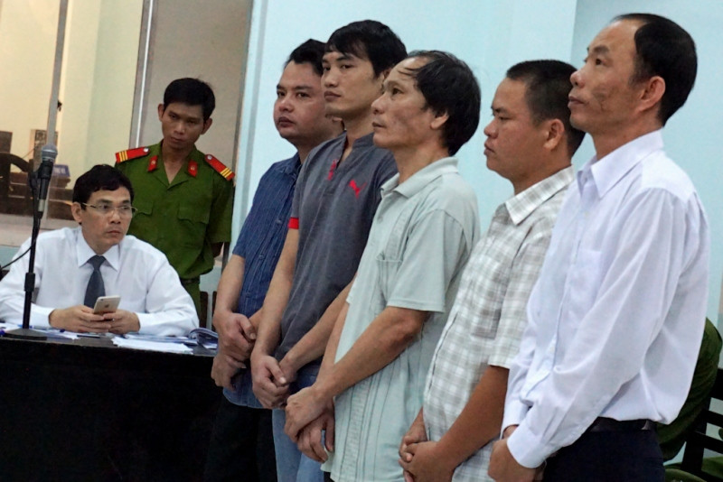 Các bị cáo nghe KSV đọc bản luận tội