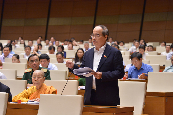 ÐBQH, Bí thư Thành ủy TPHCM Nguyễn Thiện Nhân phát biểu tại hội trường