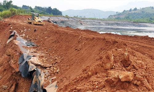 Bờ bao hồ chứa chất thải gyps của Nhà máy DAP số 2 được gia cố sau khi xảy ra sự cố 