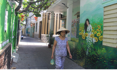 Sau bốn tháng khoác lên mình tấm áo mới, hẻm bích họa ở trung tâm TP Đà Nẵng rơi vào cảnh đìu hiu 