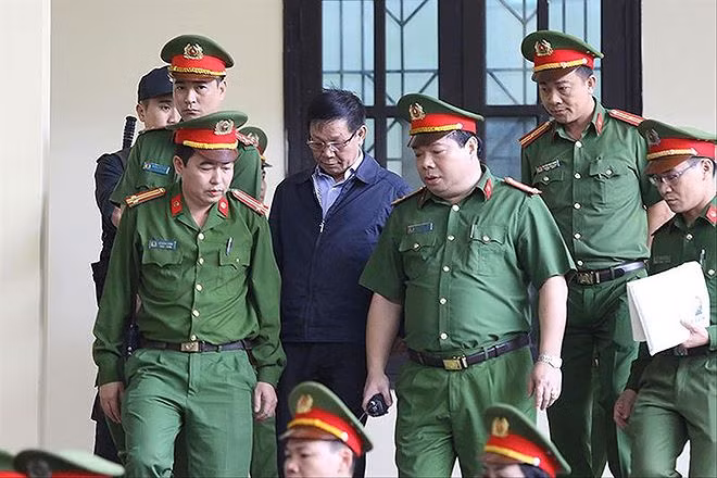 Phiên xử vụ đánh bạc nghìn tỷ qua mạng liên quan đến nhiều cựu quan chức, tướng công an gây chú ý dư luận