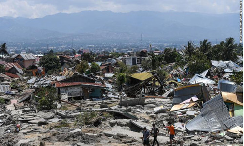 Cảnh hoang tàn ở thành phố Palu. Ảnh: CNN 