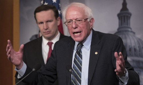 Các thượng nghị sỹ Mỹ tổ chức họp báo sau khi thông qua nghị quyết về Ả rập Xê út ngày 13/12. Ảnh: AP