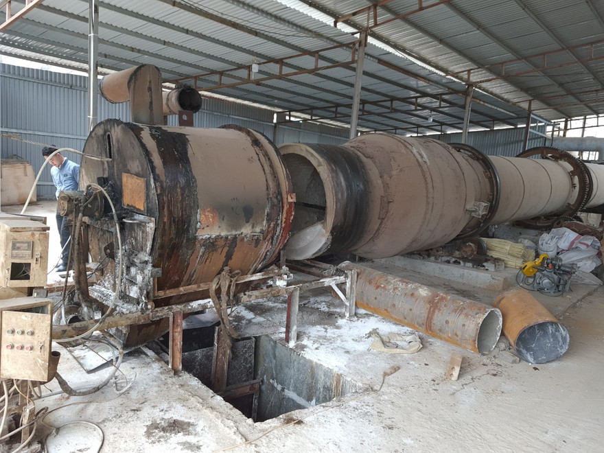 Lò đốt tại xã Trần Phú đang được tháo dỡ