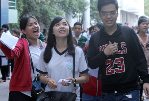 Nhiều thí sinh đạt điểm cao đều tập trung nộp hồ sơ vào các trường top trên dẫn đến tình trạng điểm cao vẫn có thể rớt đại học. Ảnh: Nguyễn Loan/VnExpress