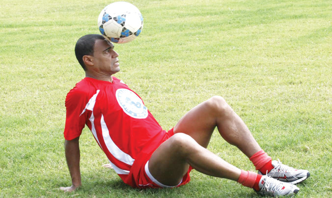 Nhà vô địch thế giới năm 2002 Denilson khi còn khoác áo Hải Phòng ở V-League 2009. Ảnh: Tuấn Tú.