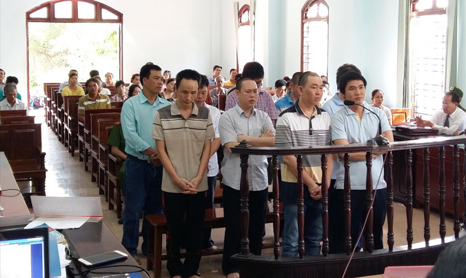 Các bị cáo chờ tuyên án. Ảnh: Kim Hà.