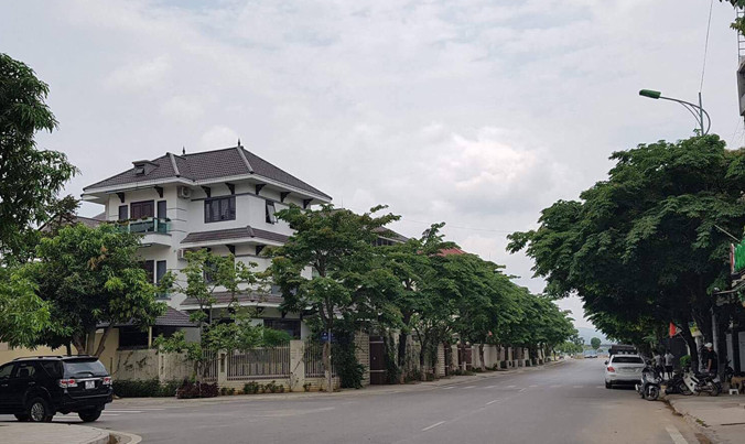 Khu biệt thự của một số quan chức ở Lào Cai. Ảnh: Công Lý.