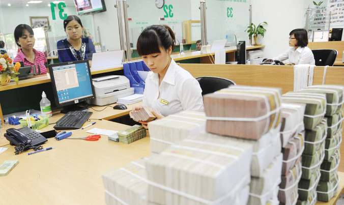 "Không DN nào có thể phát triển mạnh mẽ nếu phải gánh lãi suất ngân hàng lên tới 10-14%" - Chuyên gia kinh tế Bùi Kiến Thành. Ảnh: Hồng Vĩnh.