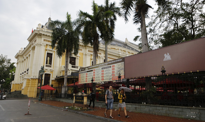 Thiết kế lại toàn bộ hai bên vườn Nhà hát lớn thành công viên mở phục vụ nhân dân Thủ đô và du khách. Ảnh: Như Ý.