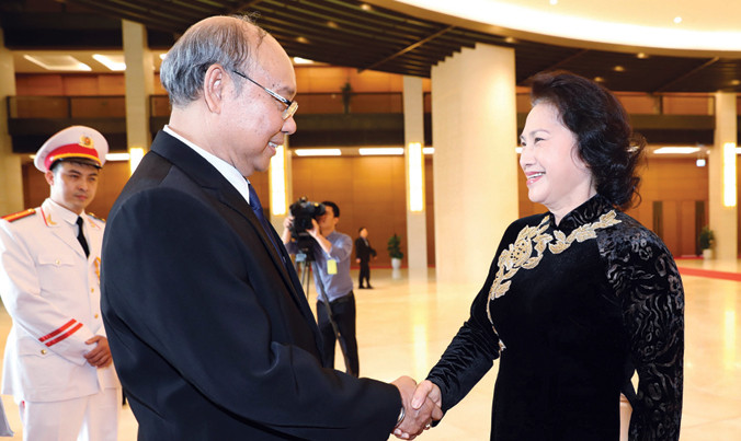 Chủ tịch Quốc hội Nguyễn Thị Kim Ngân đón Chủ tịch Thượng viện kiêm Chủ tịch Quốc hội Myanmar Mahn Win Khaing Than. Ảnh: TTXVN.