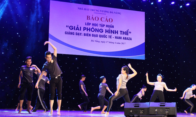 Cú “lột xác” đầy ngoạn mục của các diễn viên Nhà hát Trưng Vương sau 10 ngày học hỏi với chuyên gia quốc tế Hani Abaza. Ảnh: Giang Thanh.