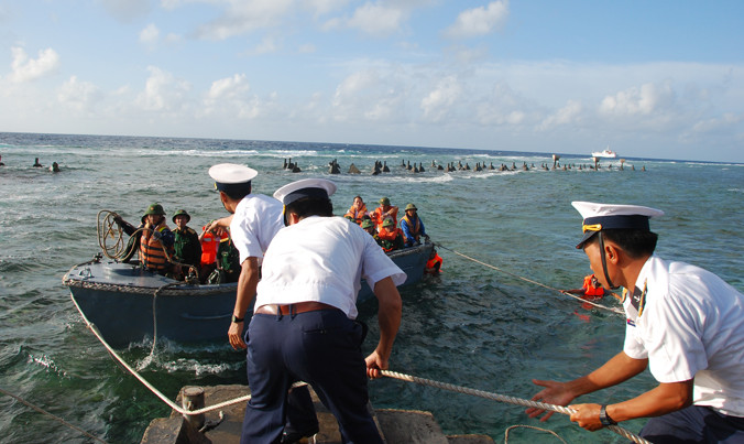 Đổ bộ lên đảo Phan Vinh.