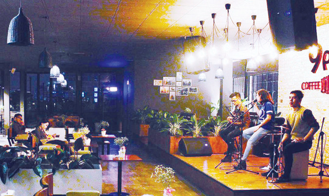 Thu phí âm nhạc tại các cơ sở kinh doanh khách sạn, quán bar, cà phê đúng luật nhưng phải theo thỏa thuận.