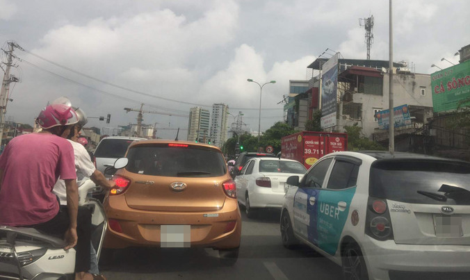 Uber và Grab đang là một trong những “mánh khoé” để tồn tại, kiếm lời của các HTX vận tải.