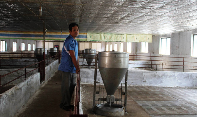 Ông Trần Bình Mạnh (Thống Nhất, Đồng Nai) đang phải “treo chuồng” vì cạn vốn.