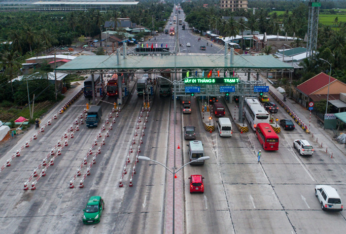 Trạm thu phí BOT Cai Lậy. Ảnh: Bảo Phương.