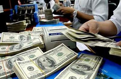 “Nung chảy” vàng, USD