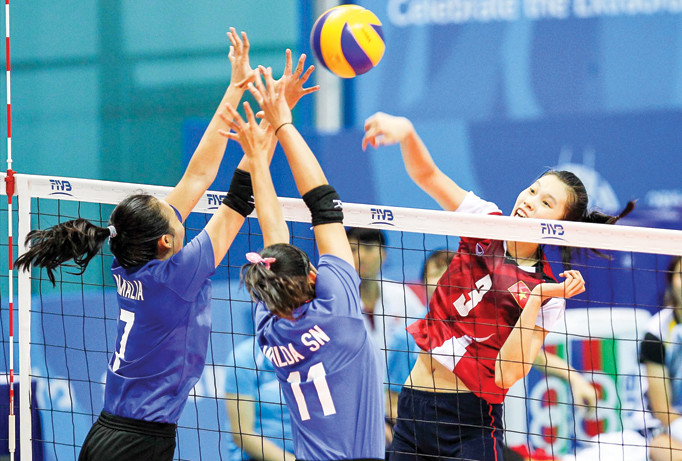 Bóng chuyền nữ Việt Nam không gặp nhiều khó khăn để đánh bại ĐT Indonesia tại SEA Games 2015. Thế nhưng, khi gặp lại tại VTV Cup 2017 vừa qua, dù đã dẫn trước 2-0, ĐT bóng chuyền nữ Việt Nam lại thất bại 2-3 ngay trên sân nhà. Ảnh: VSI.