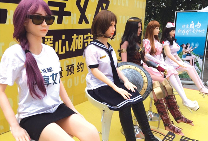 Các “bạn gái dùng chung” được công ty “Taqu” trình làng.