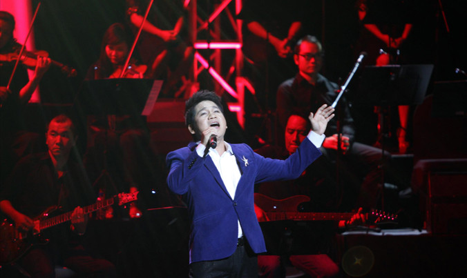 Trọng Tấn không còn bó gọn trong nhạc đỏ mà bắt đầu chiếm lĩnh dòng nhạc tình và bán cổ điển. Ảnh: N.M.Hà.