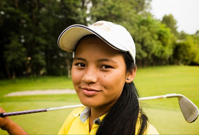 Pratima sống trong hoàn cảnh nghèo khó nhưng luôn đam mê và cháy hết mình với golf.