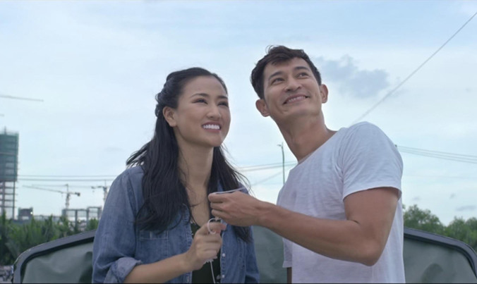 Huy Khánh bị già so với bạn diễn.