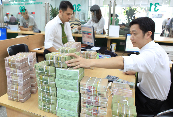 Thay vì vay nợ nước ngoài, Chính phủ sẽ tăng cường vay mượn trong nước qua phát hành TPCP mà ngân hàng là “người mua”.