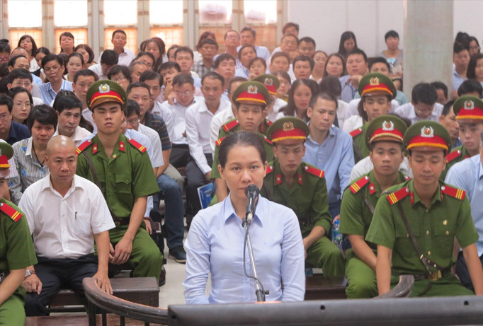 Bị cáo Nguyễn Minh Thu trả lời HĐXX.