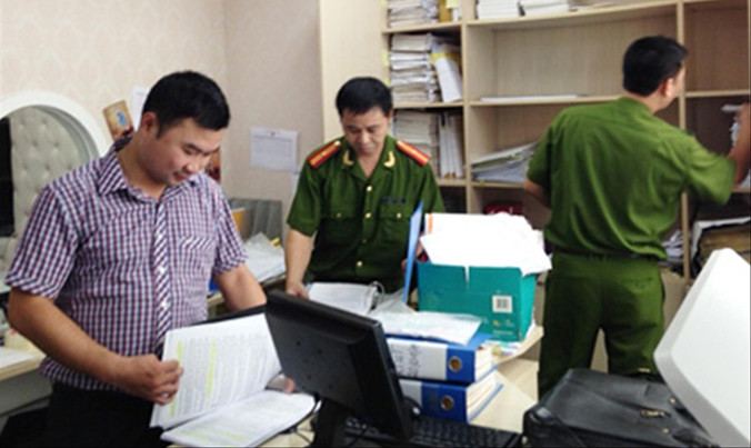 Cơ quan CSĐT khám xét Cty Khải Thái. Ảnh: Cơ quan công an cung cấp.