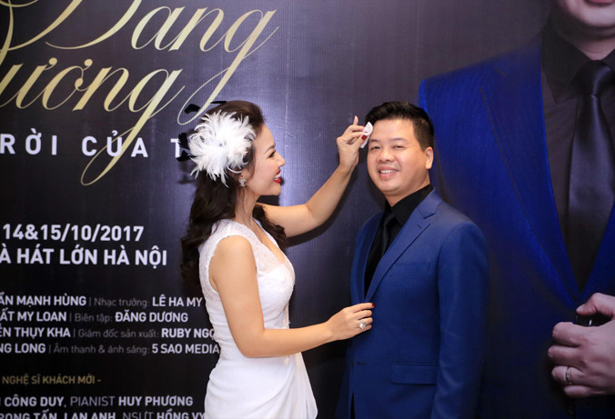 NSƯT Đăng Dương và vợ (cũng là ca sĩ nhưng đã lui về làm hậu phương cho chồng). Ảnh: Minh Tâm.