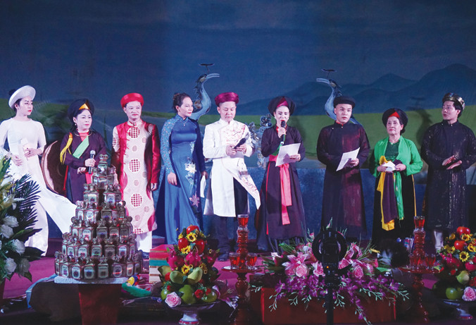 Những hình ảnh quan họ, hầu đồng trên xứ sở Tulip.