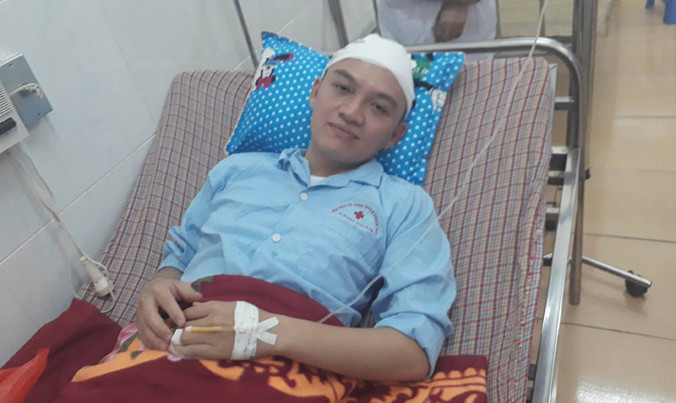 Bác sĩ Dương 1 ngày sau khi bị người nhà bệnh nhân hành hung.