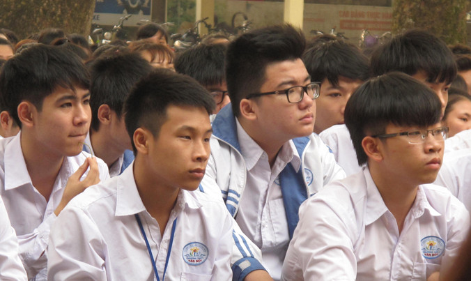 Học sinh lớp 12 chuẩn bị bước vào kỳ thi quan trọng nhất trong 3 năm học THPT. Ảnh: Nghiêm Huê.