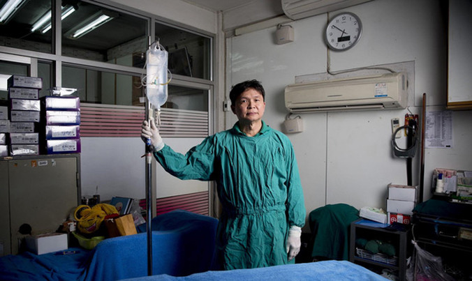 Bác sĩ Thep Vechavisit phẫu thuật thành công hàng ngàn ca chuyển đổi giới tính.