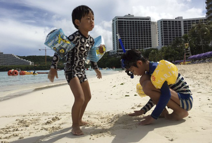 Guam là điểm du lịch nổi tiếng với những bãi biển cát trắng. Ảnh: Getty Images.