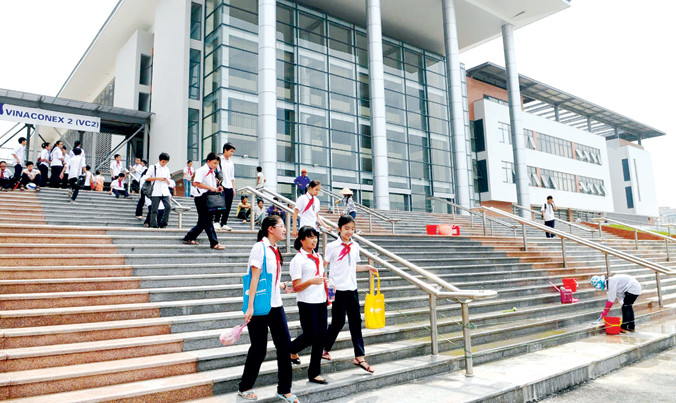 Năm nay trường THPT Chuyên Hà Nội - Amsterdam vẫn xét tuyển vào lớp 6, trong khi trường THPT Chuyên Trần Đại Nghĩa (TPHCM) tổ chức kiểm tra năng lực bằng tiếng Anh. Ảnh: Ngọc Thắng.