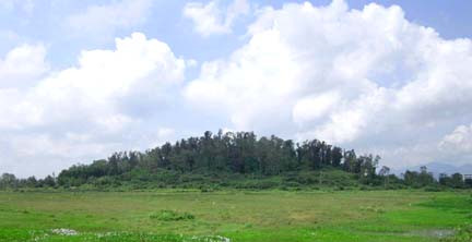 Phát hiện dấu tích đền tháp Chămpa tại núi Bút